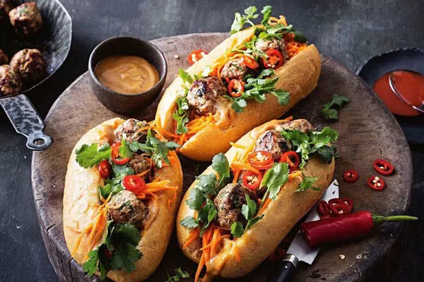 Bánh Mì Việt Nam – Nguồn Gốc Và Những Thăng Trầm